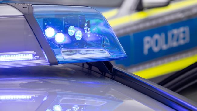 Junger Mann von Trio überfallen und ausgeraubt