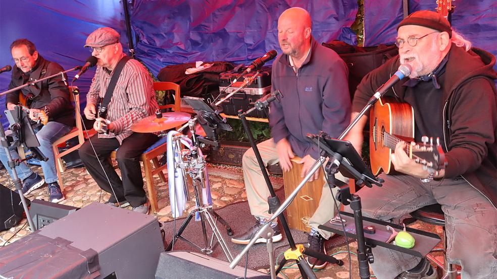 Das Quartett »Colourful Times« unterhielt die Besucherinnen und Besucher mit legendären Hits.  © Foto: Ammermann