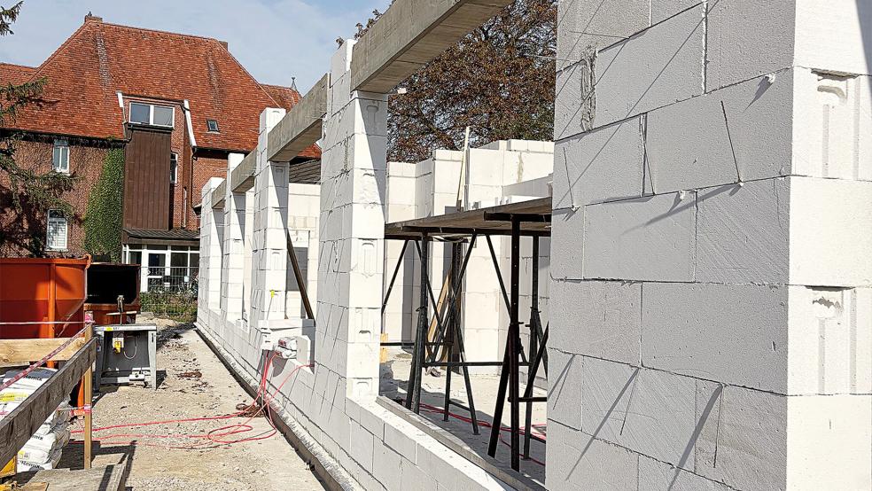 Die Bauarbeiten auf dem Schulhof der Grundschule in Bunde machen deutliche Fortschritte.  © Foto: Gemeinde Bunde