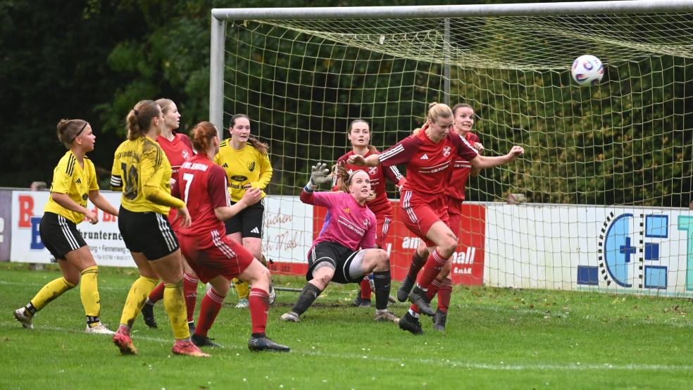 Die Jemgumerinnen haben in der zweiten Halbzeit erfolgreich ihr Tor verteidigt. © Born