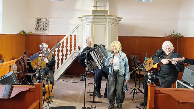Musik von »Laway« mit Wein und Kuchen in der Polderkirche