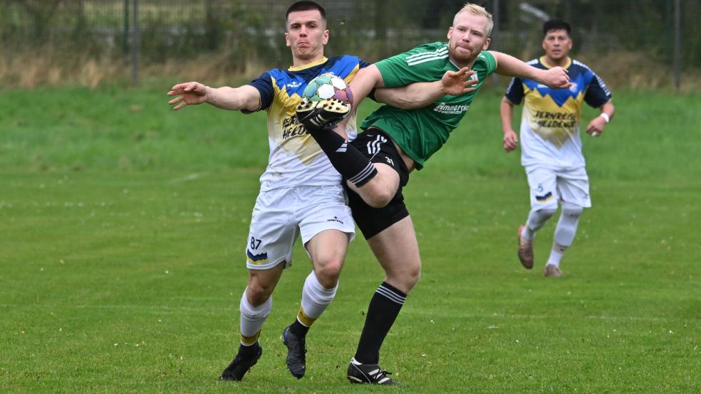 Der BSV Bingum um Hendrik Watzema (grünes Trikot) war gegen Steenfeldes Offensivabteilung überfordert. © Bruins