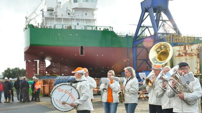 Werft lässt neuen Spezial-Tanker zu Wasser