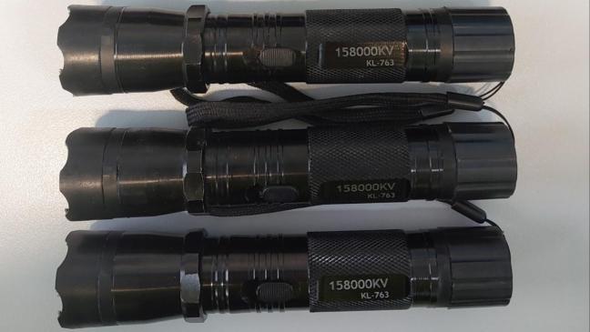 Elektroschocker als Taschenlampen getarnt