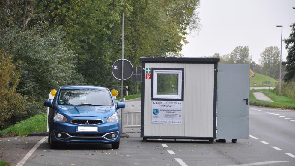 Die Zufahrtberechtigung wird durch einen Sicherheitsdienst kontrolliert. © Foto: Wolters