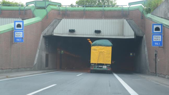 Lkw-Plane löst Sperrung auf A 31  aus