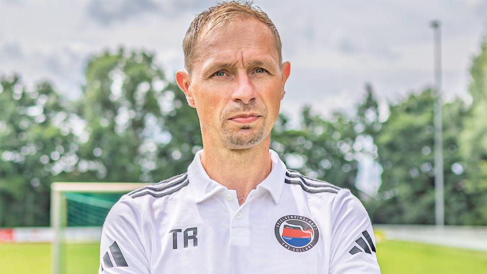 Johann Lübbers, Trainer der SG Ems-Dollart, bittet um Entschuldigung.  © Foto: Jungeblut