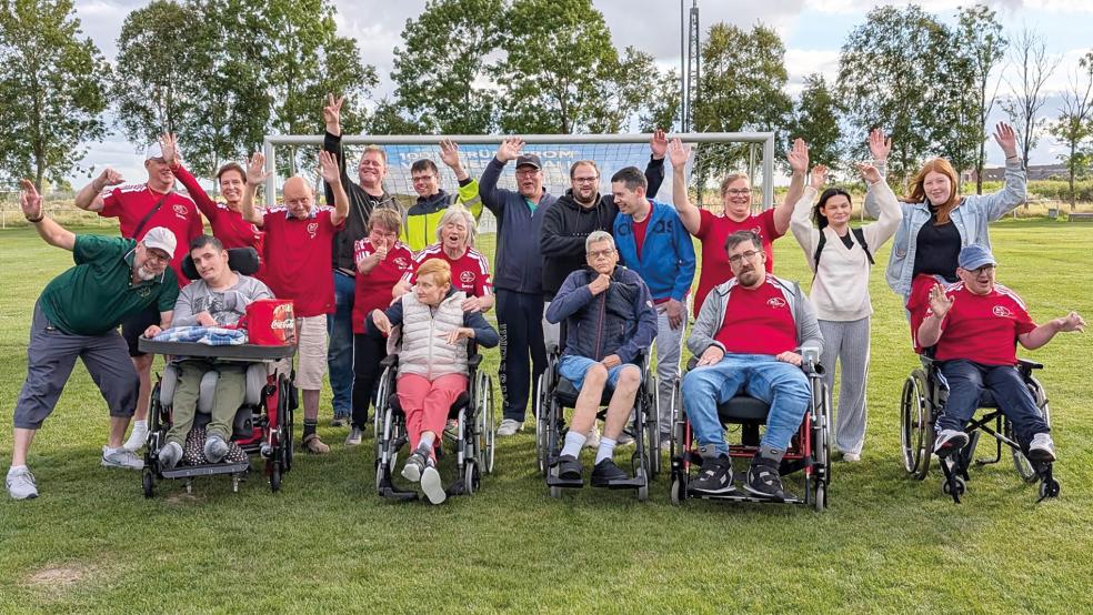 Auch auf der Sportwoche des MTV Ditzum beim Spendenlauf war der Verein »Open Dören« stark vertreten. Am 22. November sorgt er für eine Tombola bei der Sportshow in Leer.  © Foto: privat