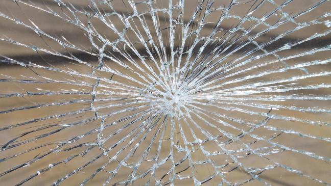 Fensterscheiben beschädigt: Polizei fasst Tatverdächtigen