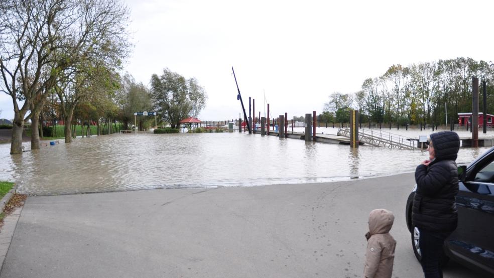 An mehreren Orten im Rheiderland gab es kleinere Überschwemmungen. © Fotos: Wolters