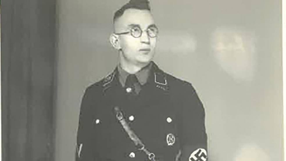 Dieses und zwei weitere Fotos klebte Jakobus Onnen am 24. Januar 1936 in einen Fragebogen zu einem Heiratsgesuch, der sich wie weitere Unterlagen mit persönlichen Angaben im Bundesarchiv in Berlin befindet.  © Reproduktion: Bundesarchiv Berlin