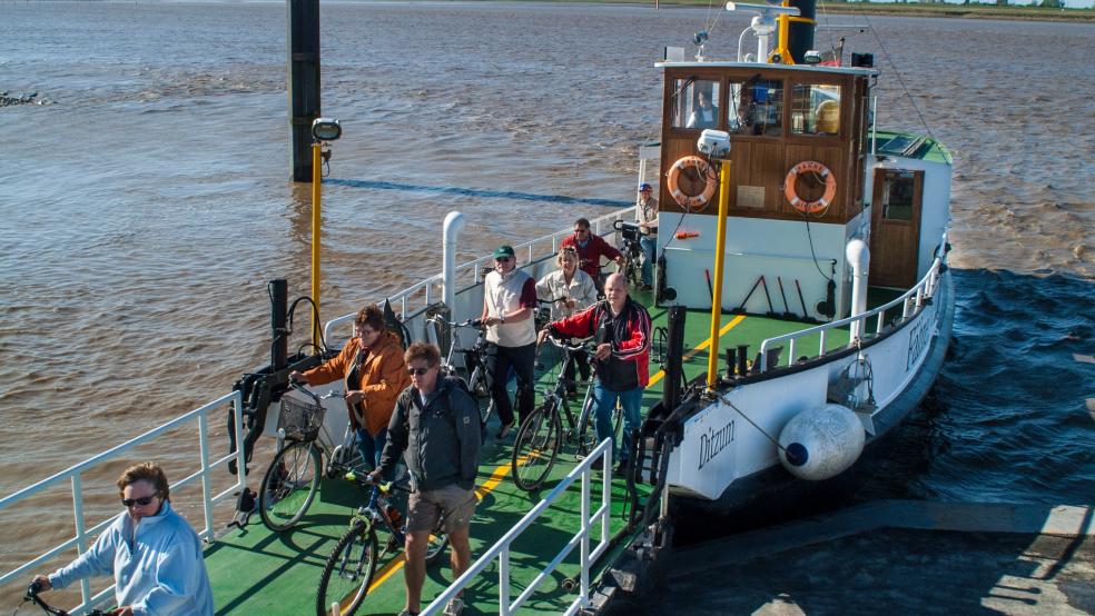 Die Emsfähre stellt wegen Hochwasser ihren Betrieb für heute ein. © Landkreis Leer/Archiv