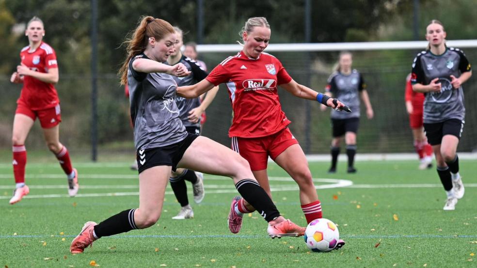 Teresa Sonntag (rechts am Ball) brachte TiMoNo in Büppel in Führung. © van Elten/privat