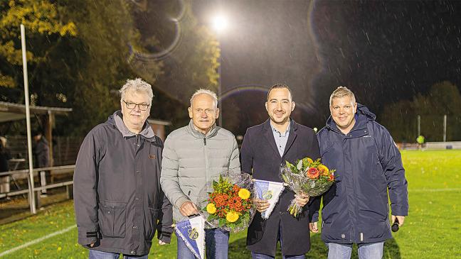 Neue Flutlichter erhellen TuS-Platz