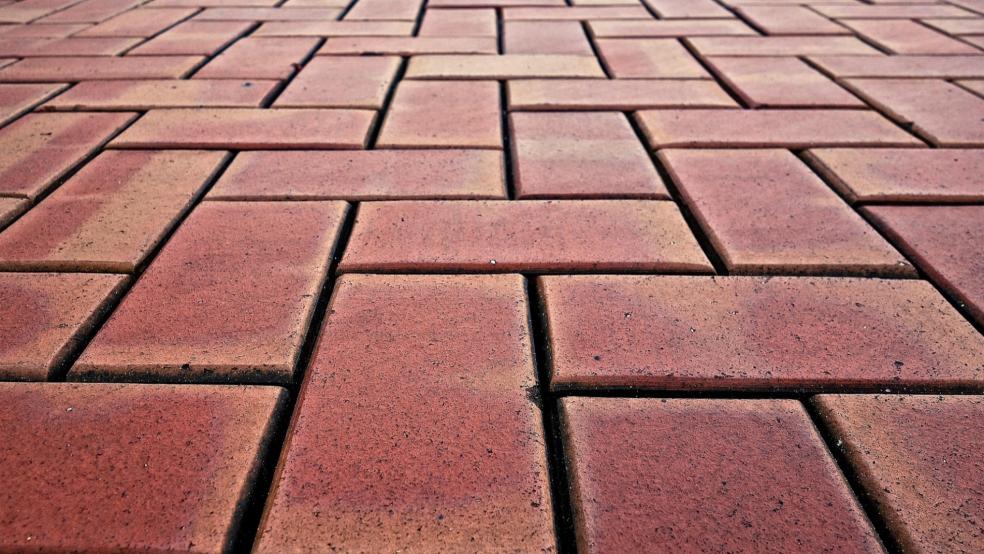 Die mutmaßlichen Betrüger bieten Asphalt- und Pflasterarbeiten zu vermeintlich günstigen Preisen an. © Symbolfoto: Pixabay