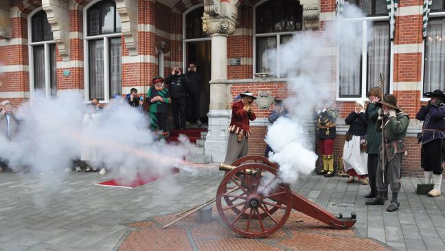 Adrillenmarkt lautstark eröffnet