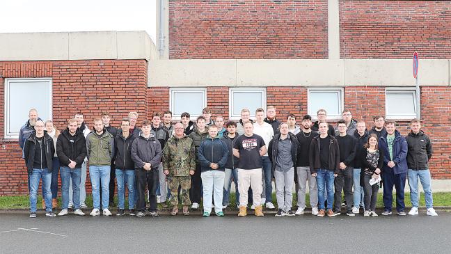 Ausbildungswerkstatt Weener spendet gemeinsam Blut