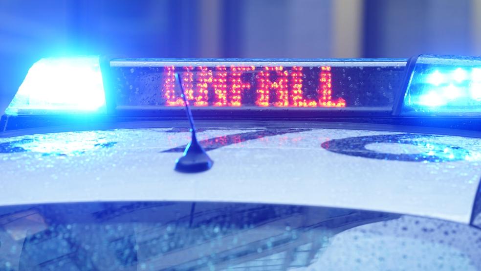 Am Auto entstand ein Unfallschaden im vierstelligen Bereich, so die Polizei. © Symbolfoto: dpa