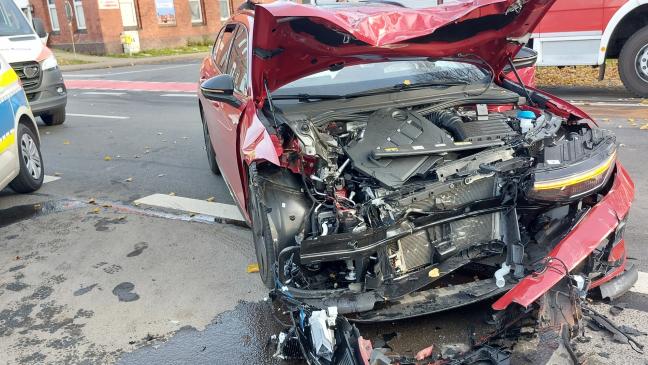 Drei Schwerverletzte bei Frontalzusammenstoß