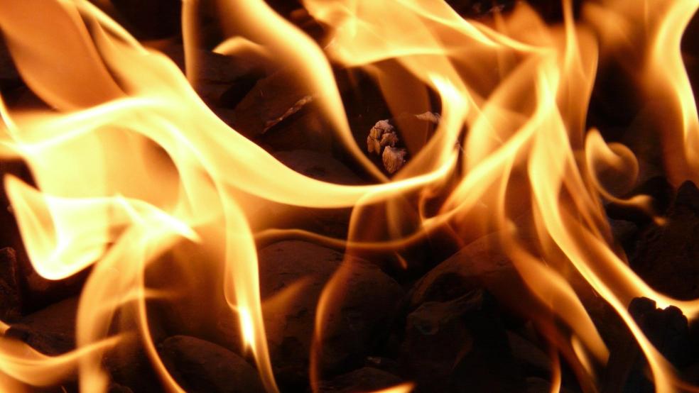 Immer wieder legte der Angeklagte aus Weener Feuer. © pixabay
