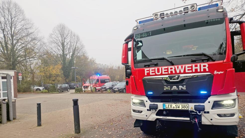 Die Feuerwehr Weener rückte heute morgen nach Auslösung der Brandmeldeanlage zum Krankenhaus Rheiderland in Weener aus. © Bruns/Feuerwehr