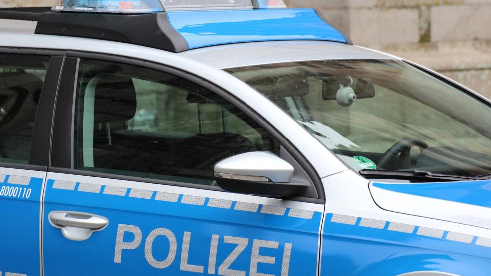 Ein Autofahrer ist am Sonntag in Jemgum gegen einen Baum geprallt. © pixabay