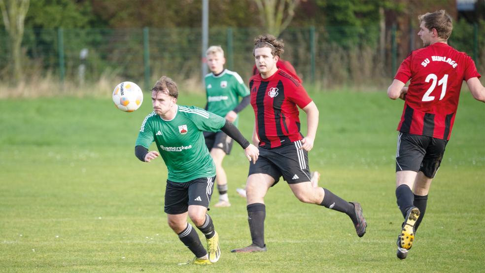 Am kämpferischen Einsatz der Bingumer mangelte es nicht. Einzig beim Erzielen von Toren haperte es gegen die Gäste aus Burlage und Klostermoor.  © Foto: Bruins