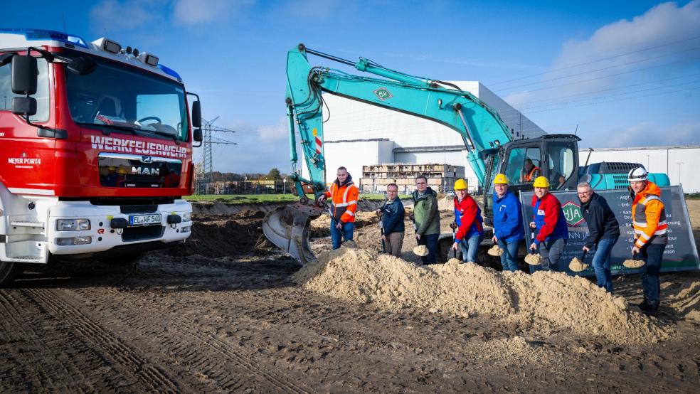 Der Anfang ist gemacht: Am Dienstag erfolgte der erste Spatenstich für das neue Feuerwehrhaus der Meyer Werft. © Meyer Werft