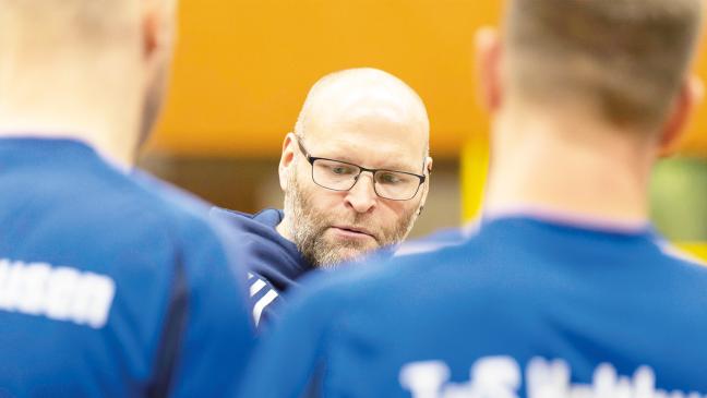 Holthusen tritt im Topspiel an