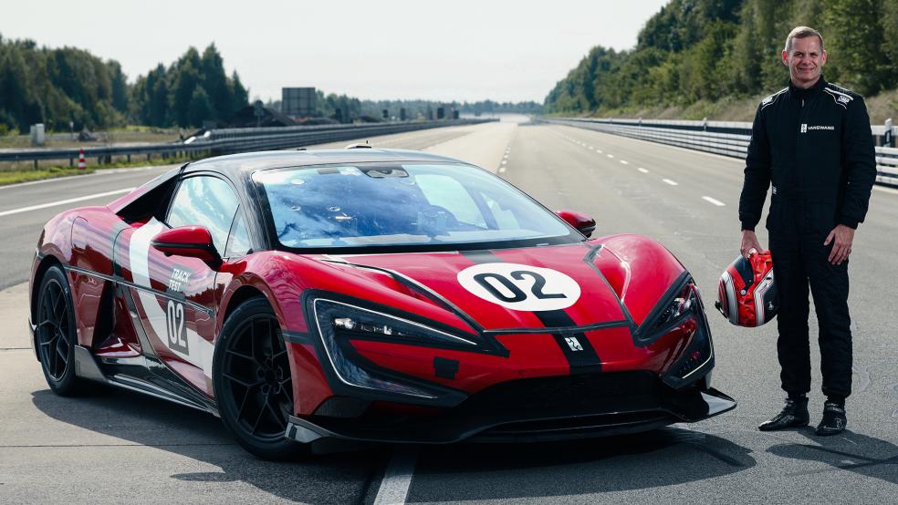 Der deutsche Profi-Rennfahrer Marc Basseng stellte den neuen Rekord auf der Teststrecke in Papenburg auf.  © Foto: BYD