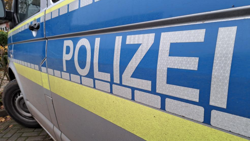 Die Polizei sucht nach einem Fußgänger, der am frühen Morgen von einem Auto angefahren wurde und danach spurlos verschwand. © Szyska