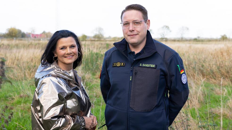 Zusammen mit der CDU-Bundestagsabgeordneten Gitta Connemann hatte Stefan Sandstede als THW-Ortsbeauftragter erst vor kurzem das neue Grundstück an Zinnstraße in Nüttermoor begutachtet.  © Büro Connemann
