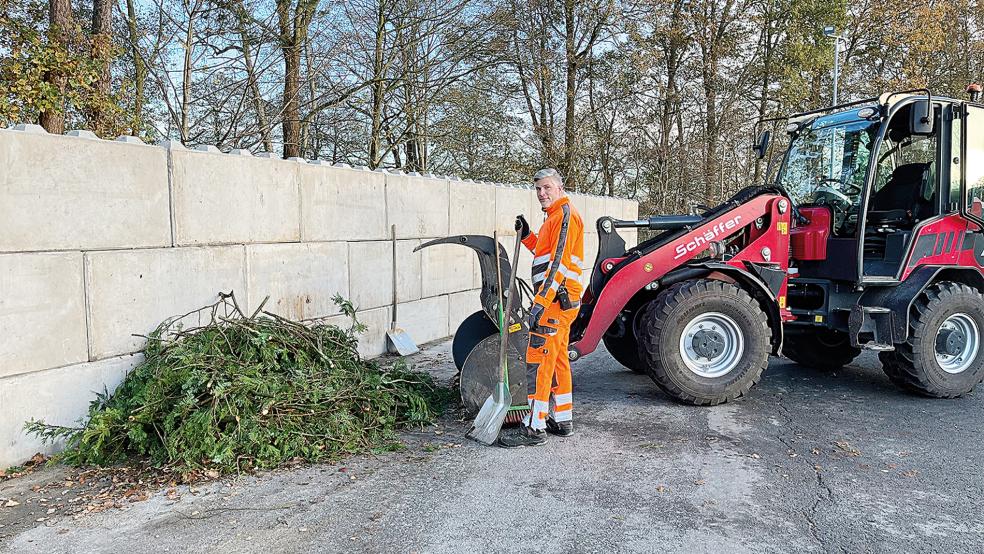 An dieser Anschubwand lassen sich jetzt Grünabfälle im Entsorgungszentrum in Breinermoor abladen.  © Foto: Landkreis Leer