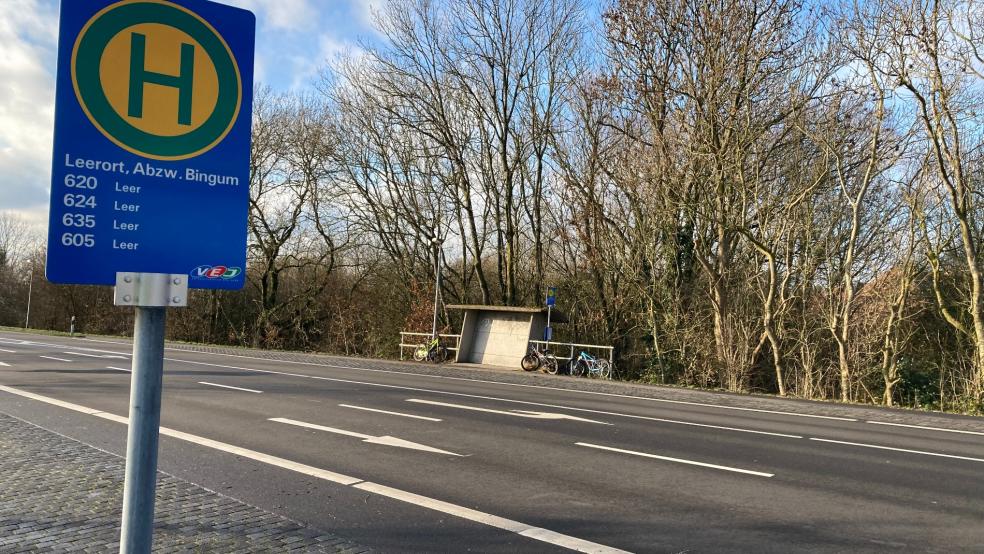 Für die abgerissene Bushaltestelle bei Bingum (Foto) kommt nun Ersatz. Die Arbeiten bringen Beeinträchtigungen für den Verkehr mit sich. © Boelmann (RZ-Archiv)