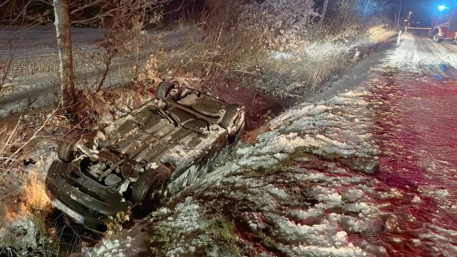 Unfallfahrer durch Heckklappe gerettet