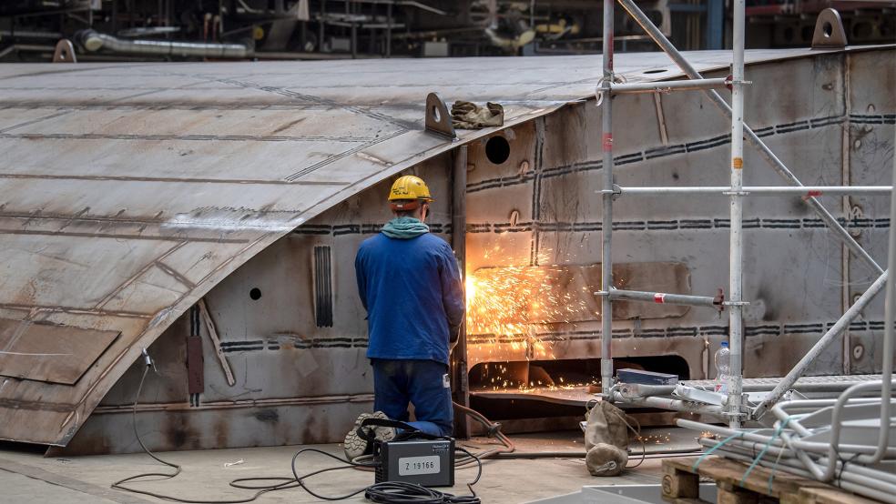 Die Meyer Werft erhält unter anderem für die Umsetzung eines Logistik-Konzeptes Zuschüsse vom Land Niedersachsen.  © Foto: Schuldt/dpa
