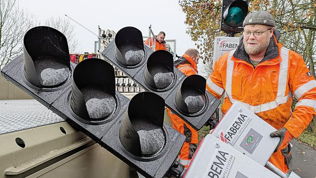 Baustellen-Ampeln regeln Verkehr auf B 436