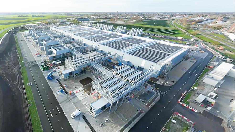 Das neue Google-Rechenzentrum in Winschoten. Es ist unter anderem das »Gehirn« für die Cloud- und KI-Dienste des Unternehmens.  © Foto: Google