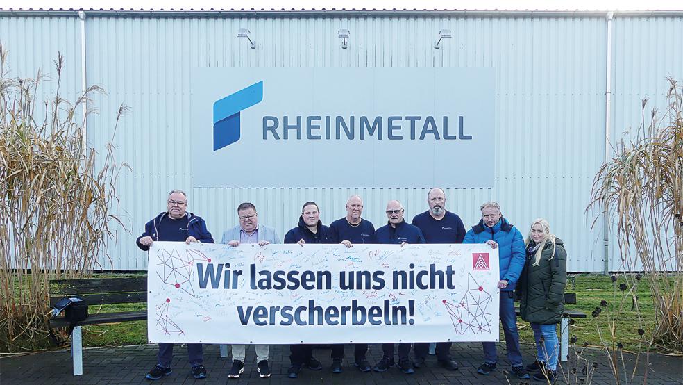 Der Betriebsratsvorsitzende Frank Sonntag, Thomas Gelder von der IG Metall Leer-Papenburg, die Betriebsräte von KS Gleitlager - Marcel Schmitz, Berthold Poelmann, Ralf Heykantz und Manfred Gosling - sowie der stellvertretende Betriebsratsvorsitzende Frank Schlereth rufen zum Protest auf.  © Foto: IG Metall