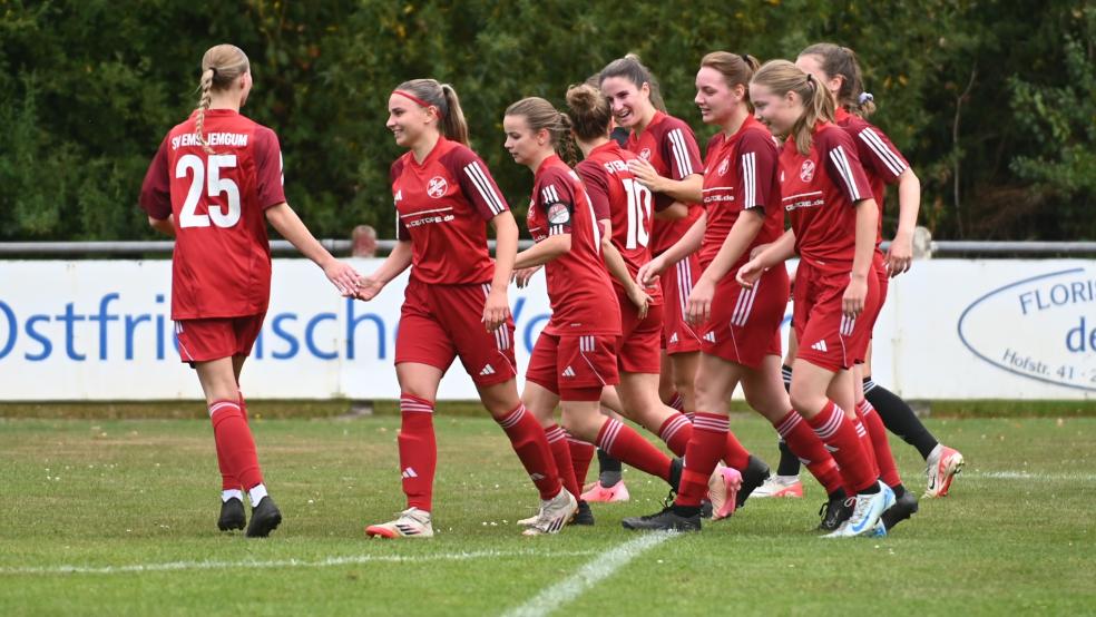 Beim ersten Heimspiel gegen den Osnabrücker SC freuten sich die Jemgumerinnen noch über einen damals überraschend souveränen 3:0-Heimsieg. © Born