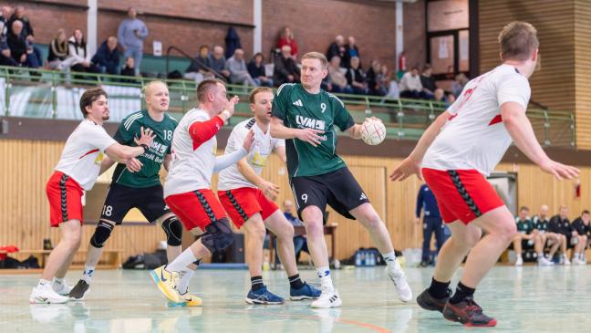 Holthusen behauptet Spitze gegen Insulaner