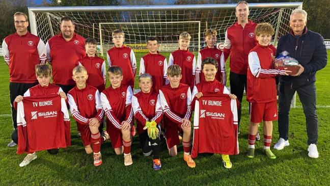 Neue Aufwärmpullover für Bunder D-Jugend