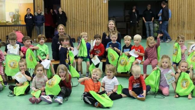 TuS Weener verleiht Minisportabzeichen an 30 Kinder