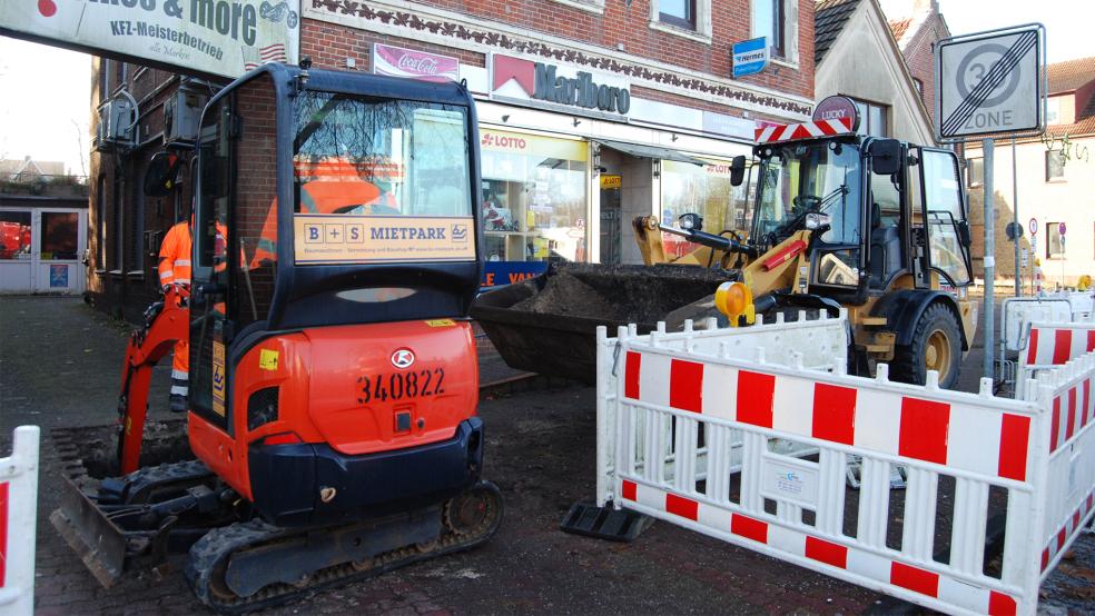 Auch die Sanierung von Hausanschlüssen der Kanalisation an der Neuen Straße, die Arbeiten laufen gerade, wird über Kanalgebühren finanziert.  © Foto: Hoegen
