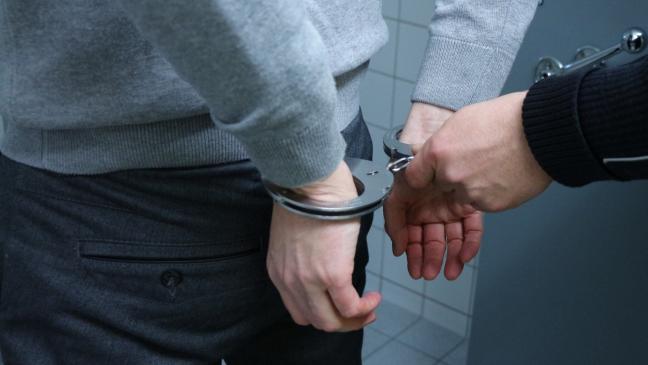 Mann stiehlt Milch und wird aggressiv