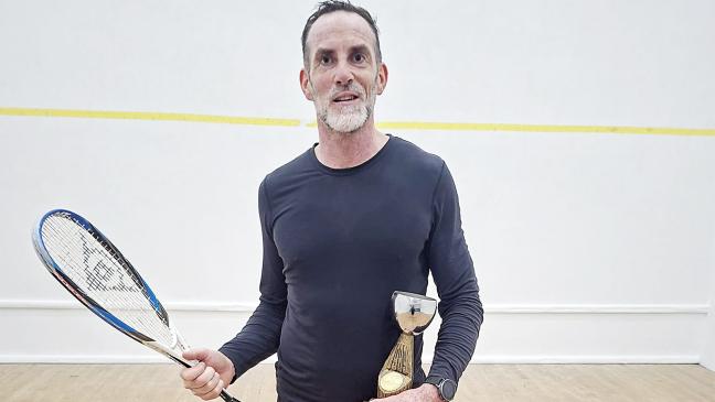 Papenburger ist Squash-Meister
