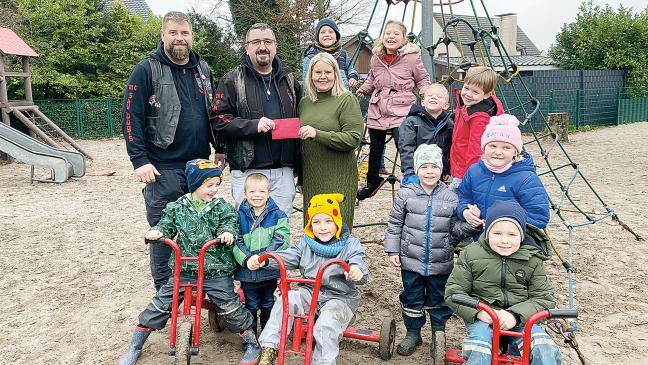 »Sky Dogs« spenden für Kindergarten Bunde