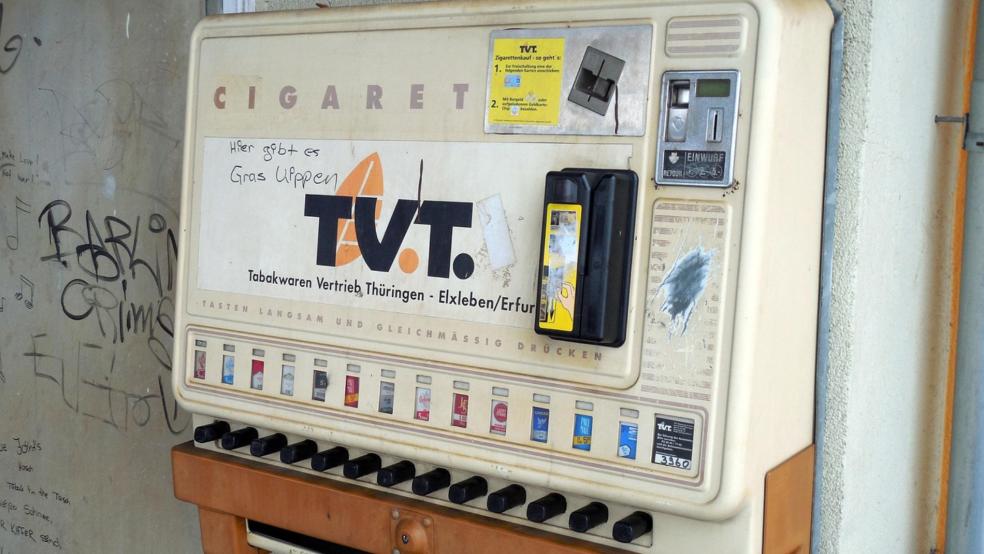 Zwei junge Männer haben in Emden zwei Zigarettenautomaten gesprengt. © Pixabay