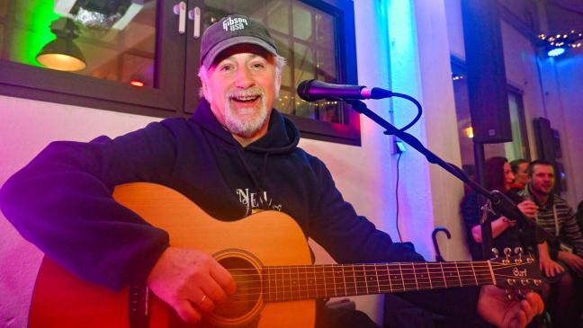 Vorweihnachtliches Konzert lud Zuhörer zum Tanzen ein