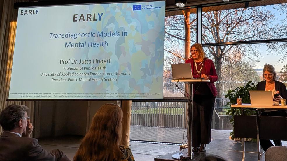 Professor Dr. Jutta Lindert bei der Präsentation in Helsinki.<br />  © Foto: Hochschule